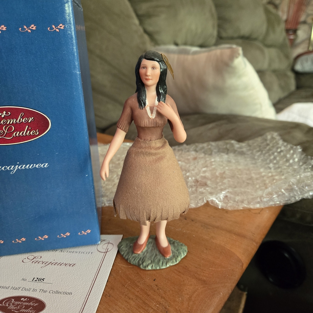 Sacajawea Figurine - Brown by